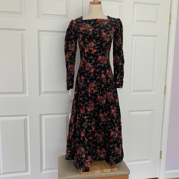 Vintage LS Laura Ashley floral needlecord cotton dress, US6 - Picture 5 of 11